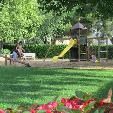 With Terrace And Pool 公寓 *