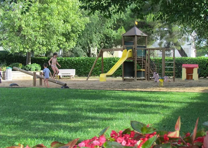 With Terrace And Pool Apartmán *